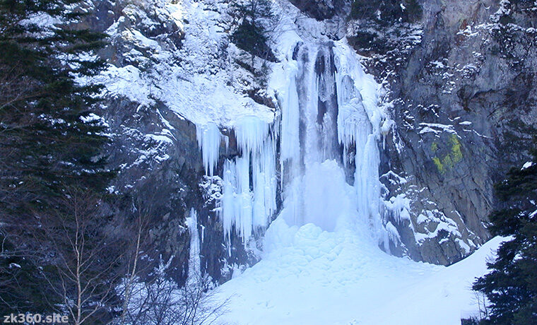 凍結した平湯大滝