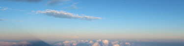 富士山八合目のシュールな空