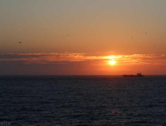 日御碕から見た日本海に沈む夕日