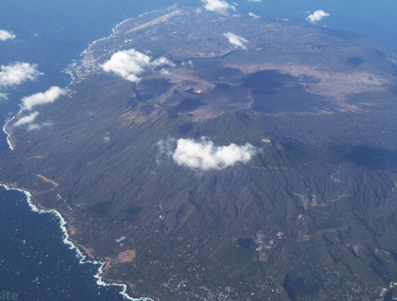 空から望む伊豆大島