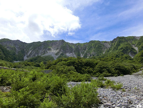 元谷から見た大山の北壁