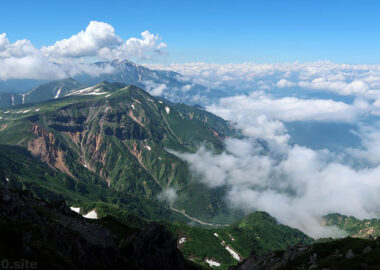 立山の浄土山から五色ヶ原と薬師岳を望む