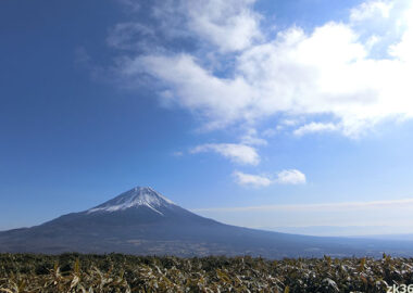 竜ヶ岳から望む冬晴れの富士山
