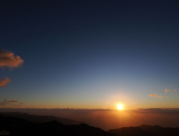 達磨山の山頂から眺める駿河湾に沈む夕日
