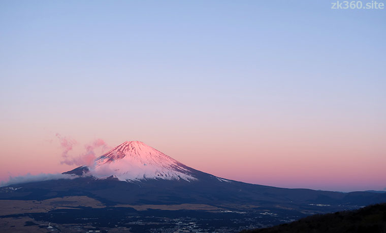 箱根スカイラインから望む正月の紅富士
