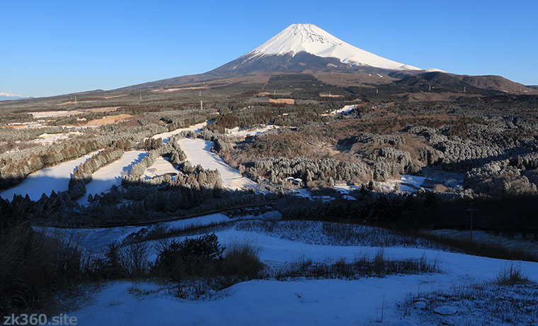 愛鷹山から望む富士山と雪景色