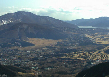 金時山から箱根山を望む