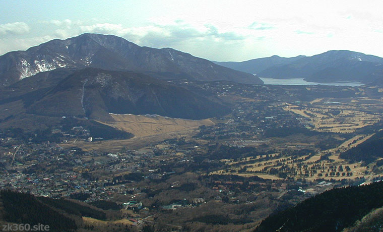 金時山から箱根山を望む