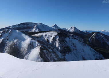 天狗岳から望む雪の南八ヶ岳