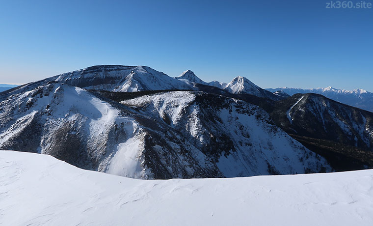 天狗岳から望む雪の南八ヶ岳