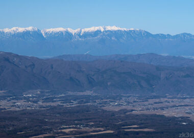 早春の八ヶ岳から遠望した中央アルプス