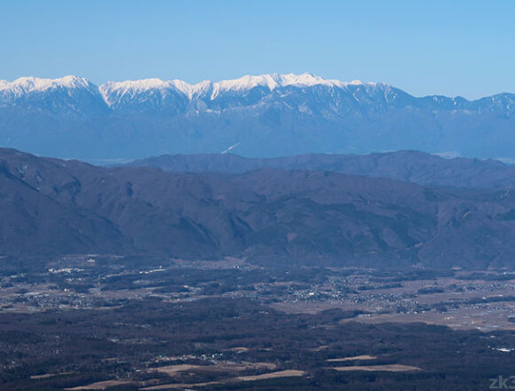 早春の八ヶ岳から遠望した中央アルプス
