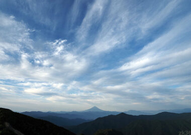 甲武信ヶ岳の山頂から南側を望む