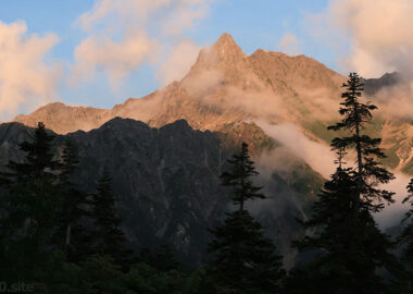 鏡平から望む槍ヶ岳の夕景