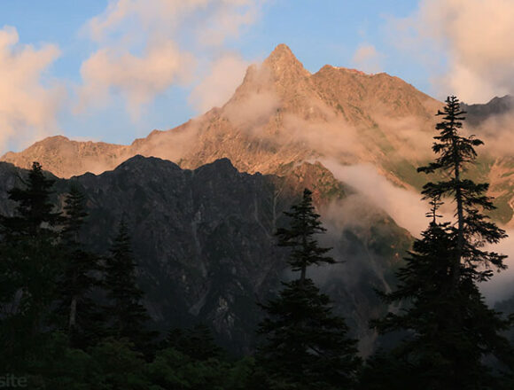 鏡平から望む槍ヶ岳の夕景