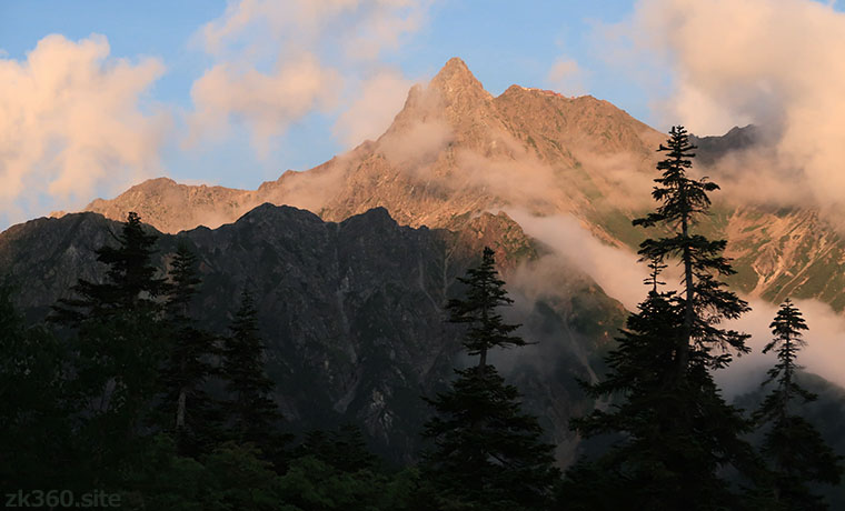 鏡平から望む槍ヶ岳の夕景