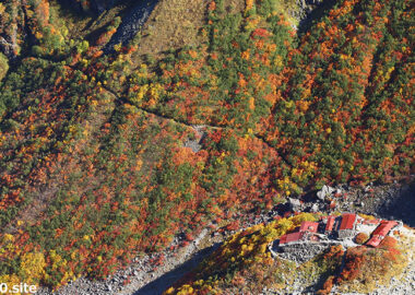 北穂の中腹から見た涸沢の紅葉
